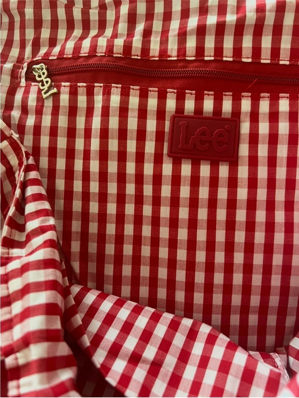 Lee tote red